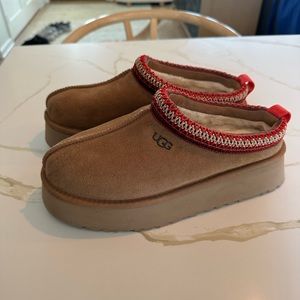 UGG Women’s Tazz Chestnut Suede - size 8